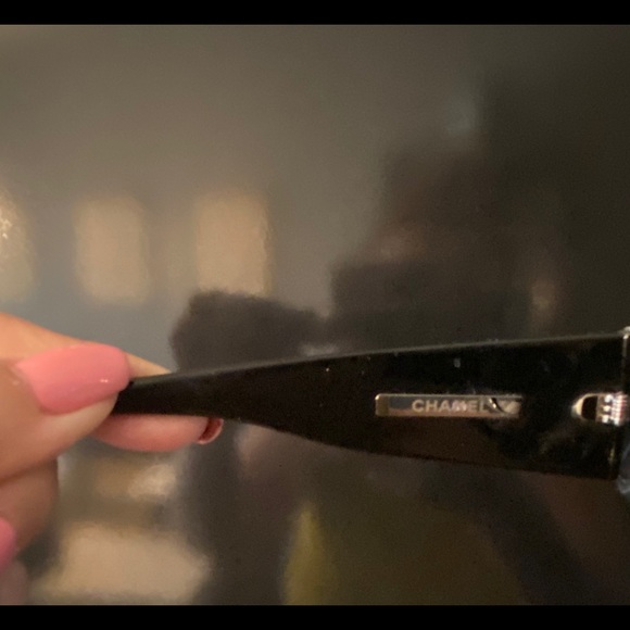 Chanel Variant 🕶 Sunglasses - Picture 3 of 12